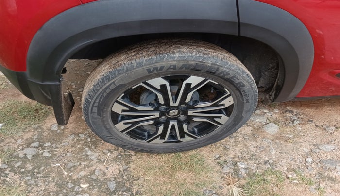 2022 Renault Kiger RXT (O) AMT DUAL TONE, Petrol, Automatic, 44,840 km, tyre