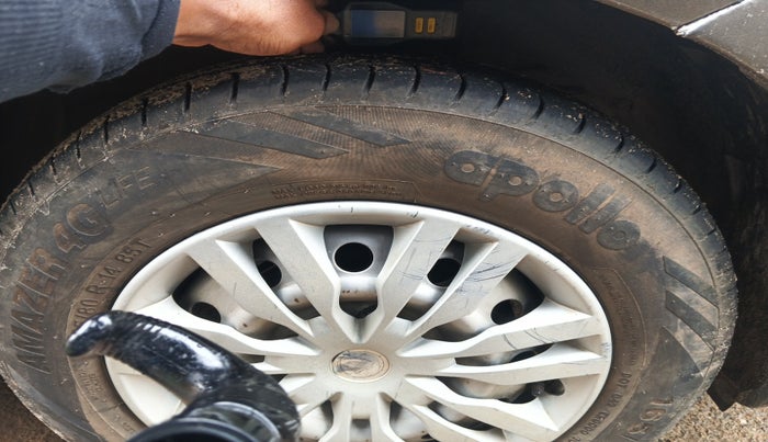 2018 Maruti Dzire LXI, Petrol, Manual, 1,07,000 km, tyre