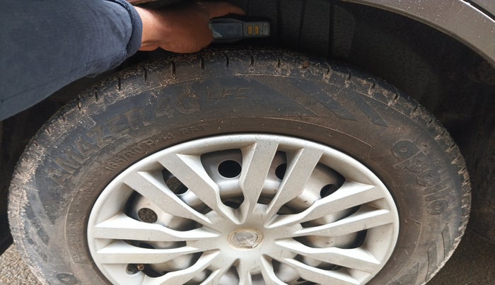 2018 Maruti Dzire LXI, Petrol, Manual, 1,07,000 km, tyre