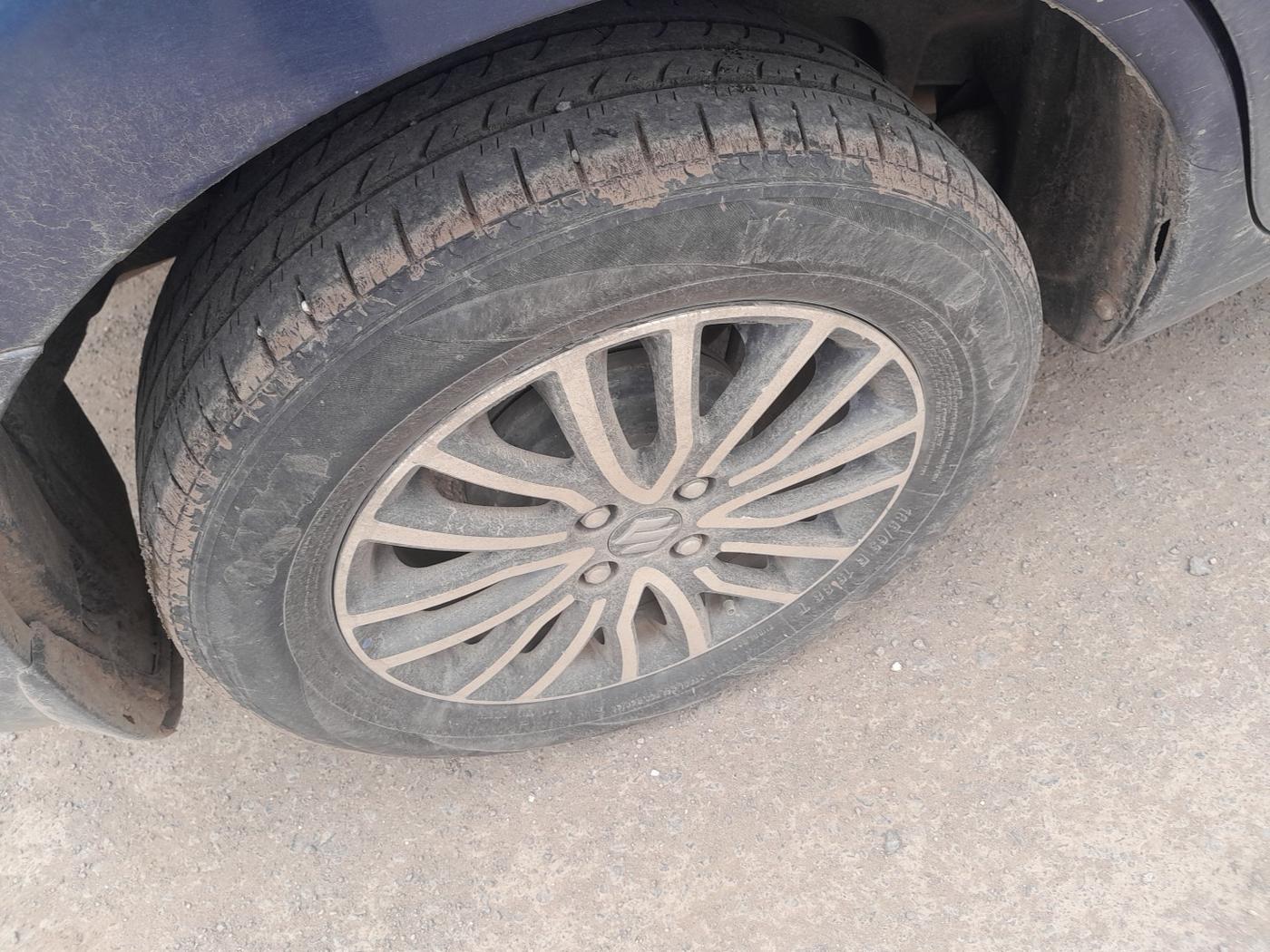 2017 Maruti Dzire ZDI, Diesel, Manual, 1,29,006 km, tyre