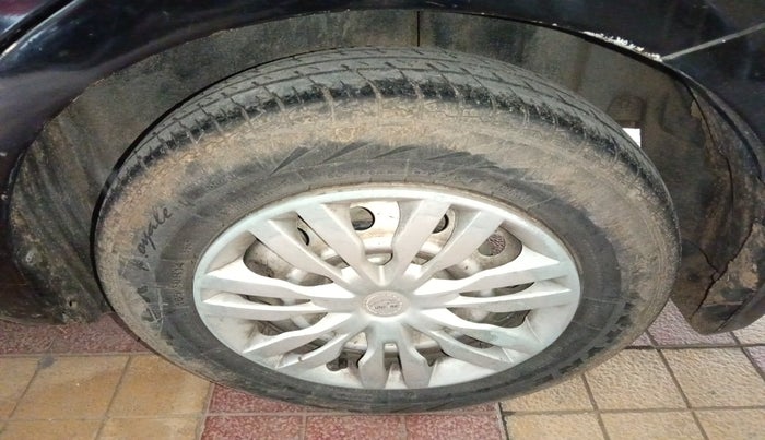 2010 Maruti Swift Dzire LXI, Petrol, Manual, 1,42,360 km, tyre