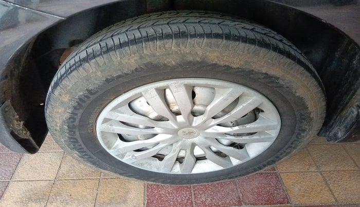 2010 Maruti Swift Dzire LXI, Petrol, Manual, 1,42,360 km, tyre