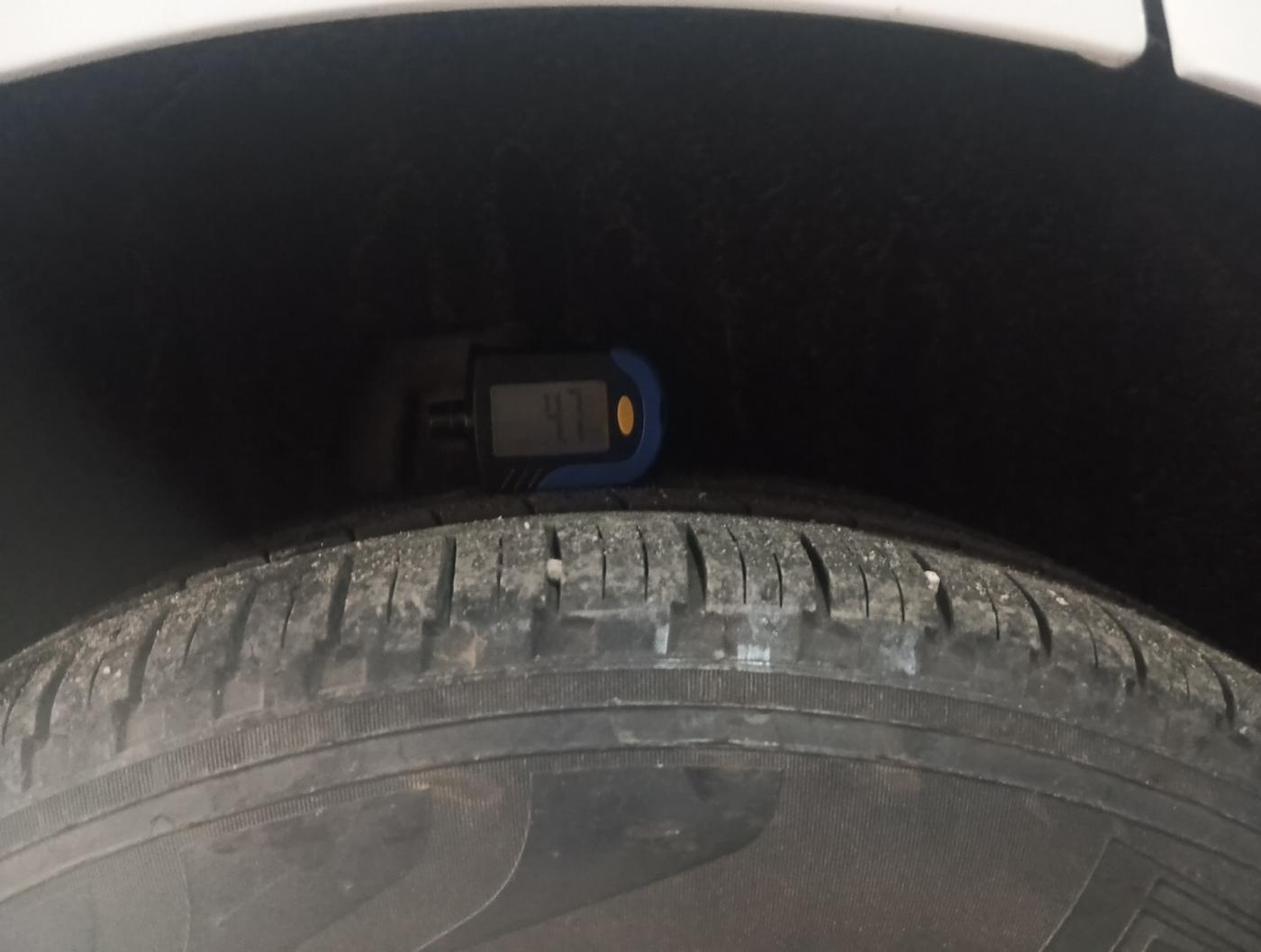 2013 Audi Q5 2.0 TDI QUATTRO, Diesel, Automatic, 1,71,739 km, tyre