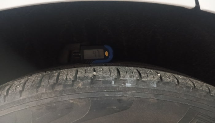 2013 Audi Q5 2.0 TDI QUATTRO, Diesel, Automatic, 1,71,739 km, tyre