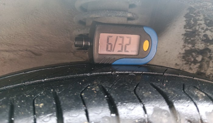 2010 Maruti Zen Estilo LXI, Petrol, Manual, 1,24,486 km, tyre