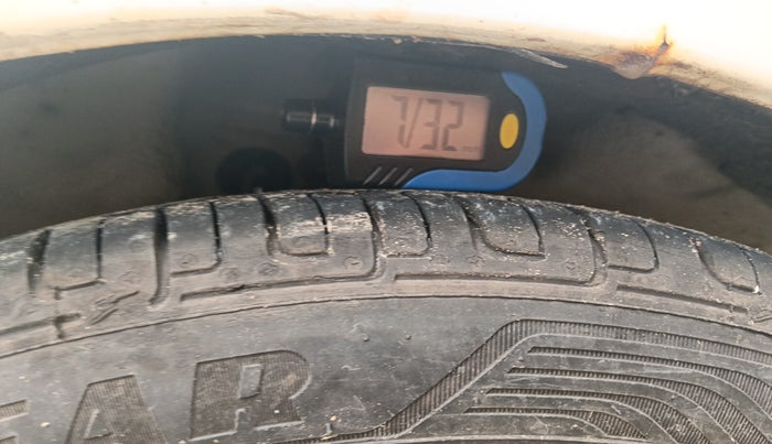 2010 Maruti Zen Estilo LXI, Petrol, Manual, 1,24,486 km, tyre