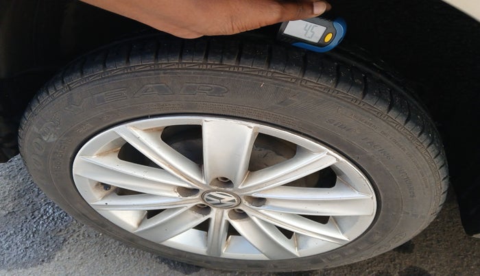 2016 Volkswagen Vento HIGHLINE PETROL AT, Petrol, Automatic, 74,348 km, tyre