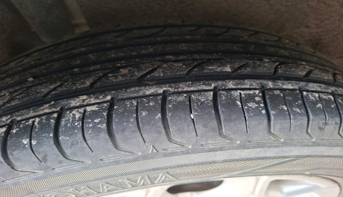 2015 Ford Ecosport TITANIUM 1.5L DIESEL, Diesel, Manual, 2,38,032 km, tyre