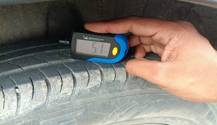 2019 Mahindra XUV300 W6 1.5 DIESEL, Diesel, Manual, 1,03,969 km, tyre