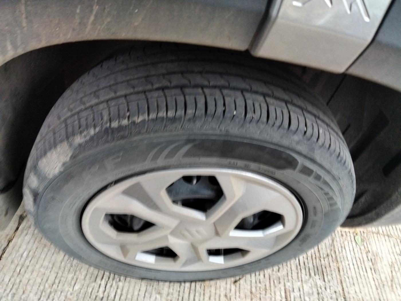 2025 Maruti BREZZA LXI S- CNG, Petrol, Manual, 4,932 km, tyre