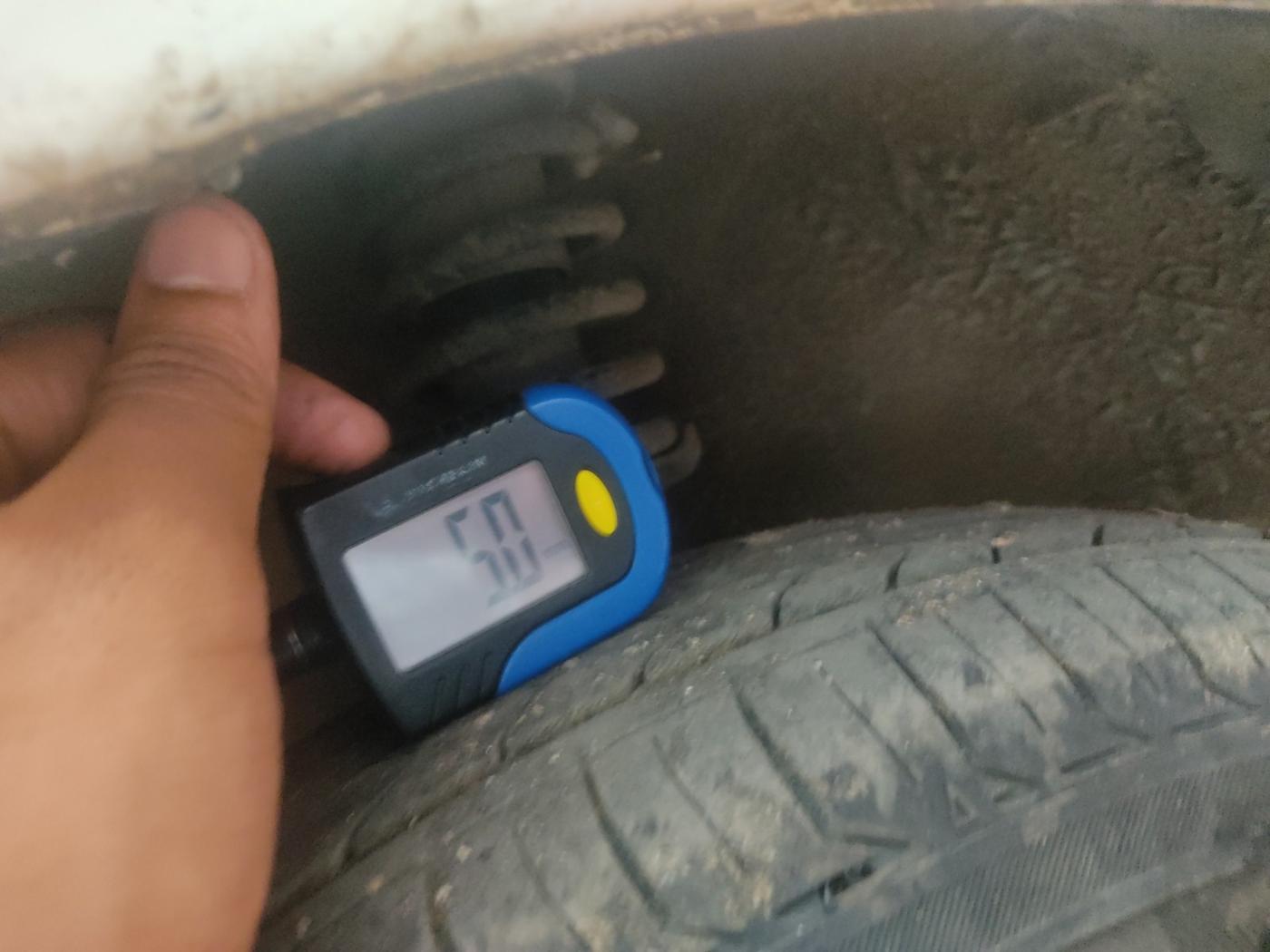 2022 Maruti Eeco 5 STR AC CNG (O), Petrol, Manual, 62,421 km, tyre