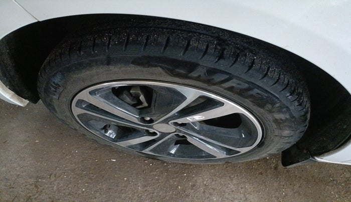 2024 Tata ALTROZ XZ PLUS O SUNROOF CNG, Petrol, Manual, 24,538 km, tyre
