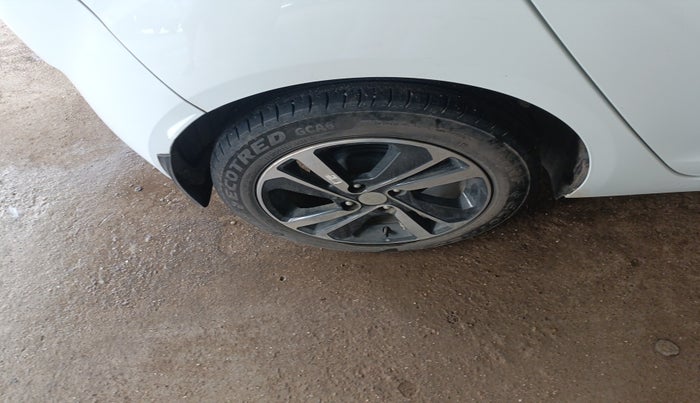 2024 Tata ALTROZ XZ PLUS O SUNROOF CNG, Petrol, Manual, 24,538 km, tyre