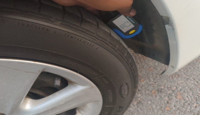 2011 Toyota Corolla Altis G AT PETROL, Petrol, Automatic, 1,52,098 km, tyre