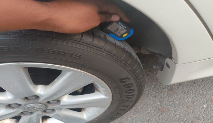 2011 Toyota Corolla Altis G AT PETROL, Petrol, Automatic, 1,52,098 km, tyre