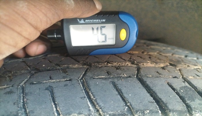 2020 Mahindra XUV500 W7, Diesel, Manual, 1,43,180 km, tyre