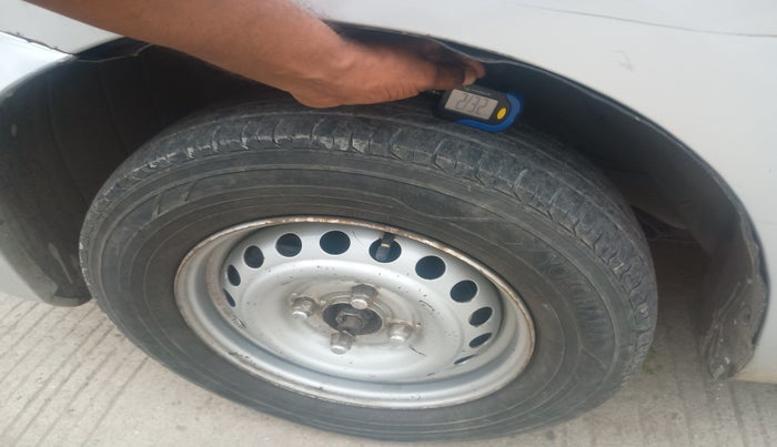 2013 Nissan Micra XE PETROL, Petrol, Manual, 1,36,671 km, tyre