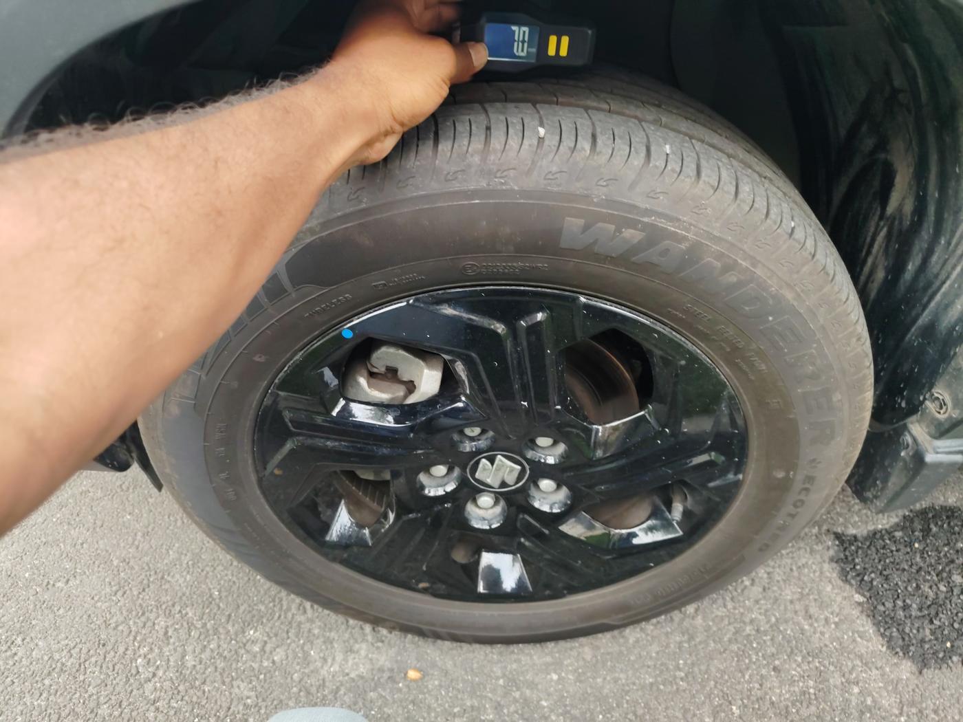 2024 Maruti BREZZA ZXI AT SMART HYBRID, Petrol, Automatic, 2,581 km, tyre