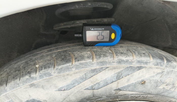 2010 Maruti Swift Dzire VXI, Petrol, Manual, 1,22,097 km, tyre