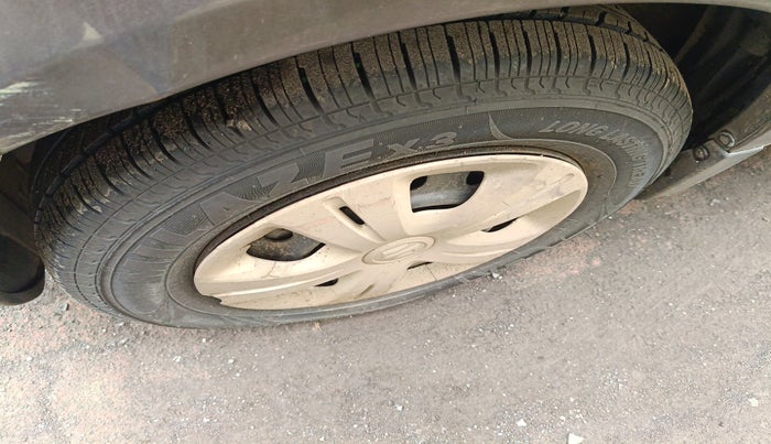 2011 Maruti Ritz VXI, Petrol, Manual, 75,100 km, tyre