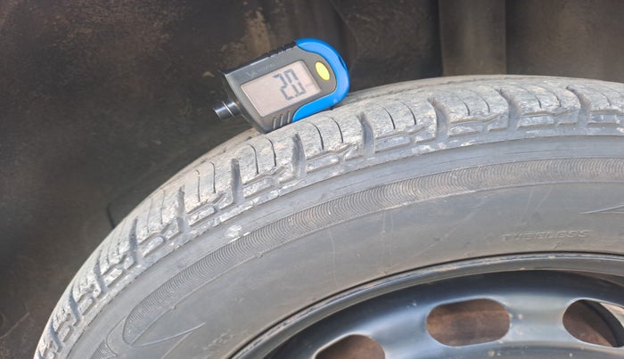 2011 Ford Figo TITANIUM 1.4 DIESEL, Diesel, Manual, 99,810 km, tyre