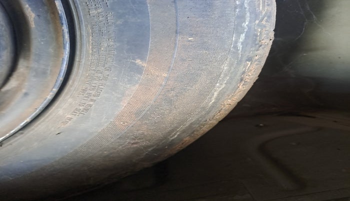 2011 Ford Figo TITANIUM 1.4 DIESEL, Diesel, Manual, 99,810 km, tyre