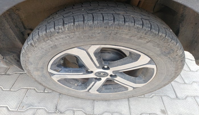 2022 Tata NEXON XZA PLUS PETROL, Petrol, Automatic, 43,000 km, tyre