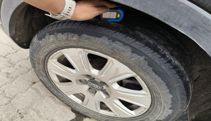 2015 Audi Q3 30 TDI MT S Edition, Diesel, Manual, 1,54,613 km, tyre