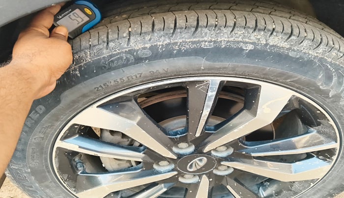2020 Mahindra XUV300 W8 (O) 1.5 DIESEL, Diesel, Manual, 69,333 km, tyre