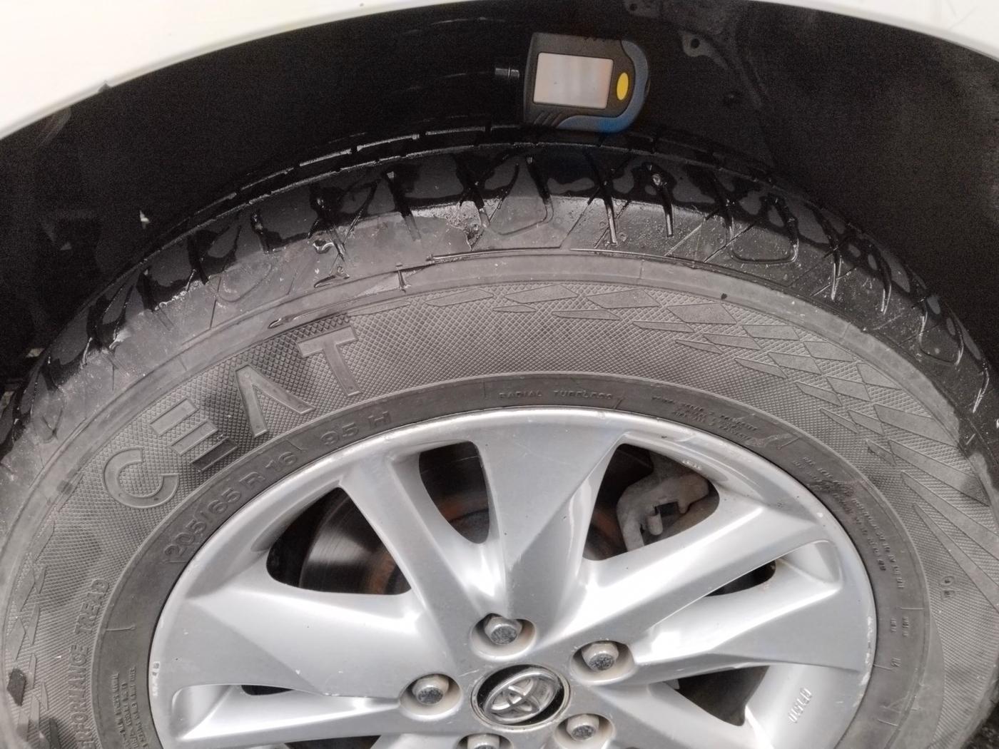 2019 Toyota Innova Crysta 2.4 VX 8 STR, Diesel, Manual, 72,000 km, tyre