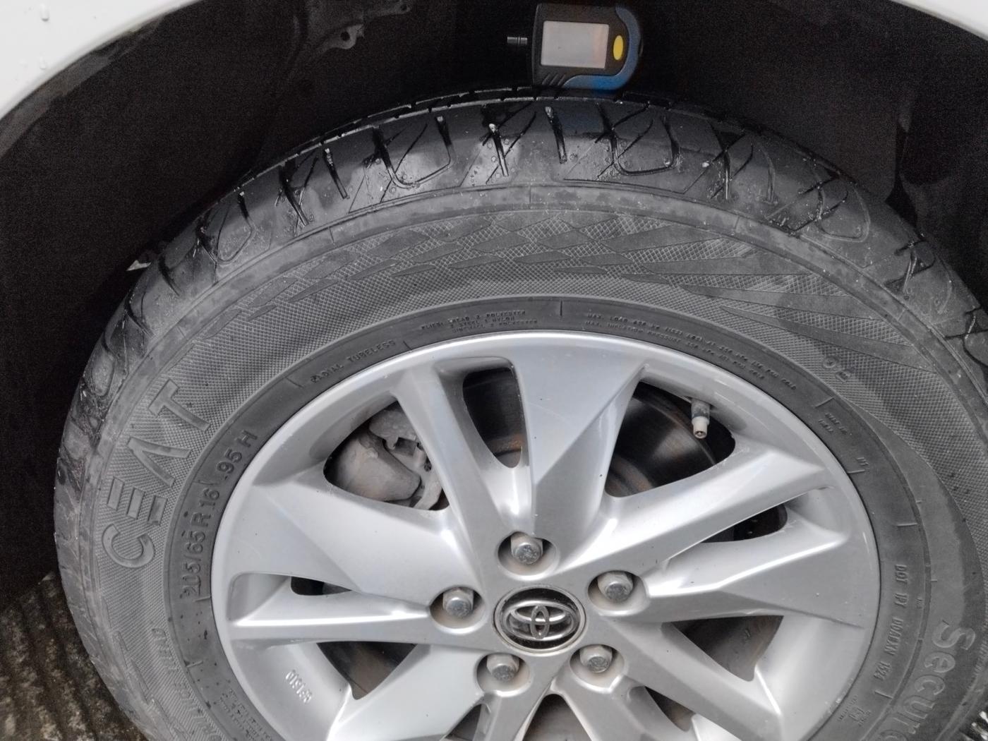 2019 Toyota Innova Crysta 2.4 VX 8 STR, Diesel, Manual, 72,000 km, tyre
