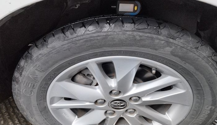 2019 Toyota Innova Crysta 2.4 VX 8 STR, Diesel, Manual, 72,000 km, tyre