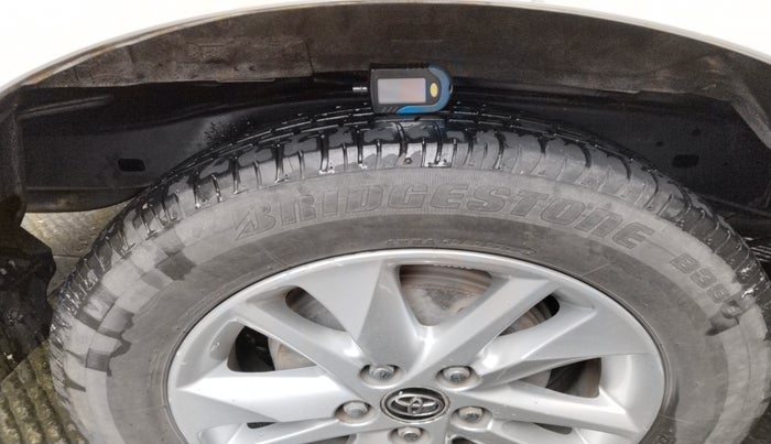 2019 Toyota Innova Crysta 2.4 VX 8 STR, Diesel, Manual, 72,000 km, tyre