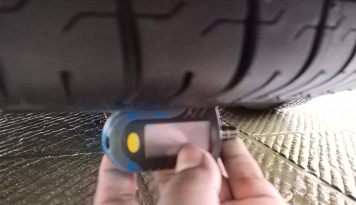 2019 Toyota Innova Crysta 2.4 VX 8 STR, Diesel, Manual, 72,000 km, tyre