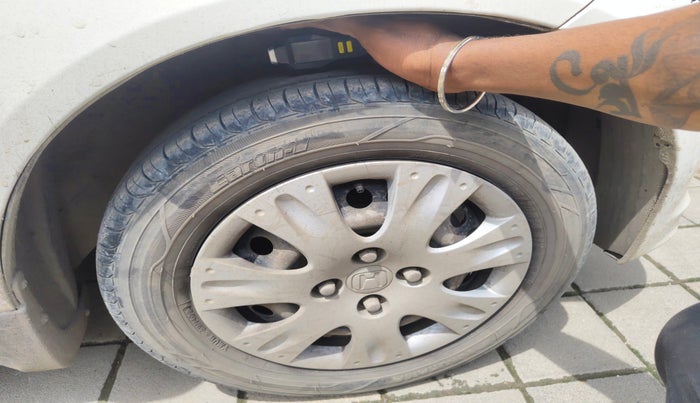 2015 Honda Amaze 1.2L I-VTEC S AT, Petrol, Automatic, 1,20,024 km, tyre