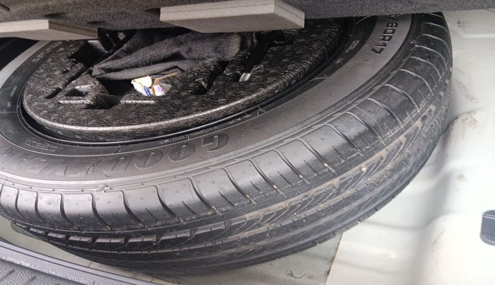 2016 Hyundai Creta SX (O) 1.6 DIESEL, Diesel, Manual, 1,60,000 km, tyre