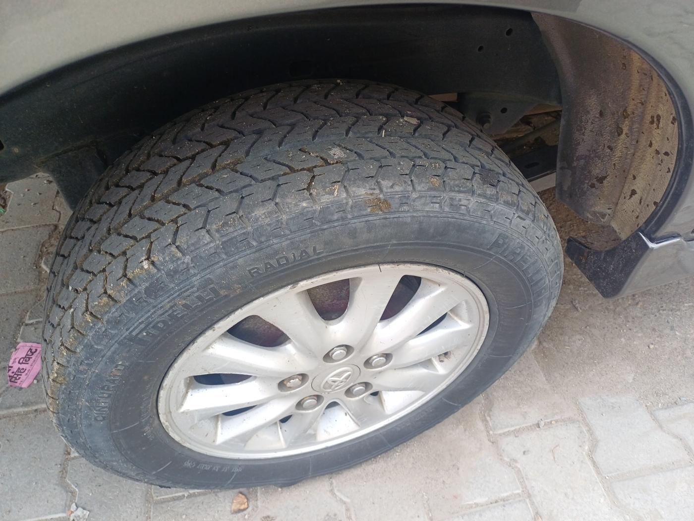 2014 Toyota Innova 2.5 VX 8 STR, Diesel, Manual, 2,01,625 km, tyre