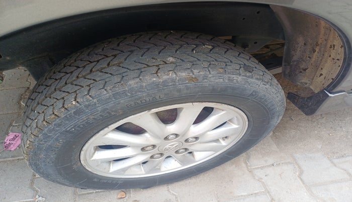 2014 Toyota Innova 2.5 VX 8 STR, Diesel, Manual, 2,01,625 km, tyre