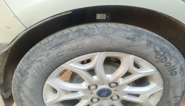 2013 Ford Ecosport TITANIUM 1.5L DIESEL, Diesel, Manual, 1,42,694 km, tyre