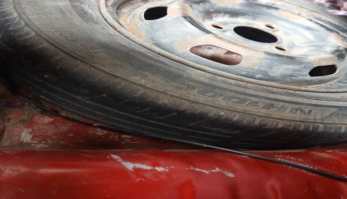 2016 Renault Kwid RXT 0.8 (O), Petrol, Manual, 1,17,586 km, tyre