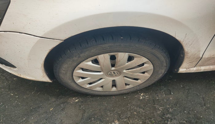 2014 Volkswagen Vento COMFORTLINE TSI AT PETROL, Petrol, Automatic, 65,716 km, tyre