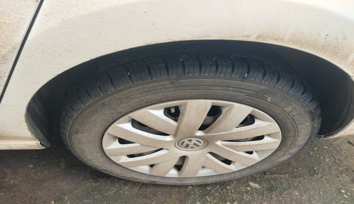 2014 Volkswagen Vento COMFORTLINE TSI AT PETROL, Petrol, Automatic, 65,716 km, tyre