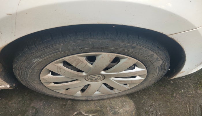 2014 Volkswagen Vento COMFORTLINE TSI AT PETROL, Petrol, Automatic, 65,716 km, tyre