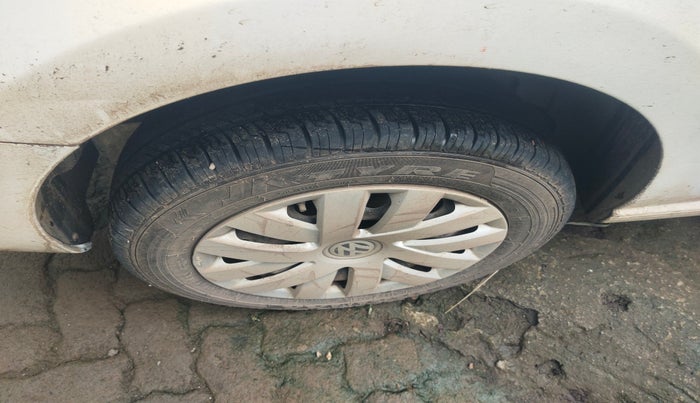 2014 Volkswagen Vento COMFORTLINE TSI AT PETROL, Petrol, Automatic, 65,716 km, tyre