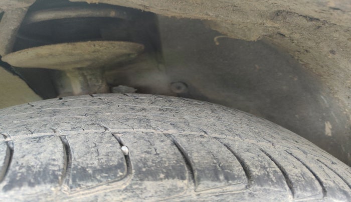 2015 Renault Duster 85 PS RXE DIESEL, Diesel, Manual, 2,17,989 km, tyre