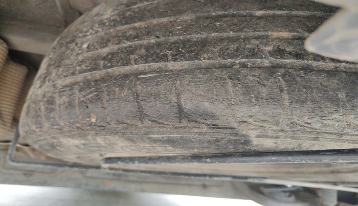 2015 Renault Duster 85 PS RXE DIESEL, Diesel, Manual, 2,17,989 km, tyre