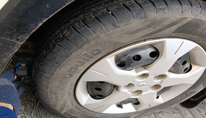 2022 Mahindra XUV300 W6 1.2 PETROL, Petrol, Manual, 16,846 km, tyre