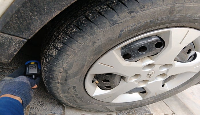 2022 Mahindra XUV300 W6 1.2 PETROL, Petrol, Manual, 16,846 km, tyre