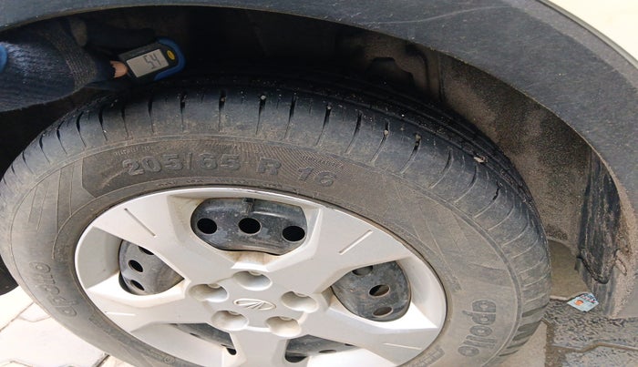 2022 Mahindra XUV300 W6 1.2 PETROL, Petrol, Manual, 16,846 km, tyre