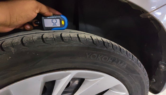 2020 Maruti Ertiga VXI CNG, Petrol, Manual, 87,349 km, tyre
